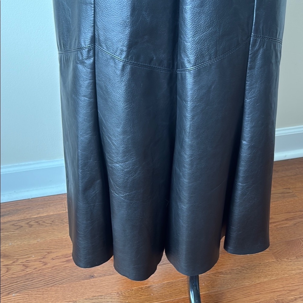 Vintage Elegant Black Leather Skirt - Picture 9 of 15